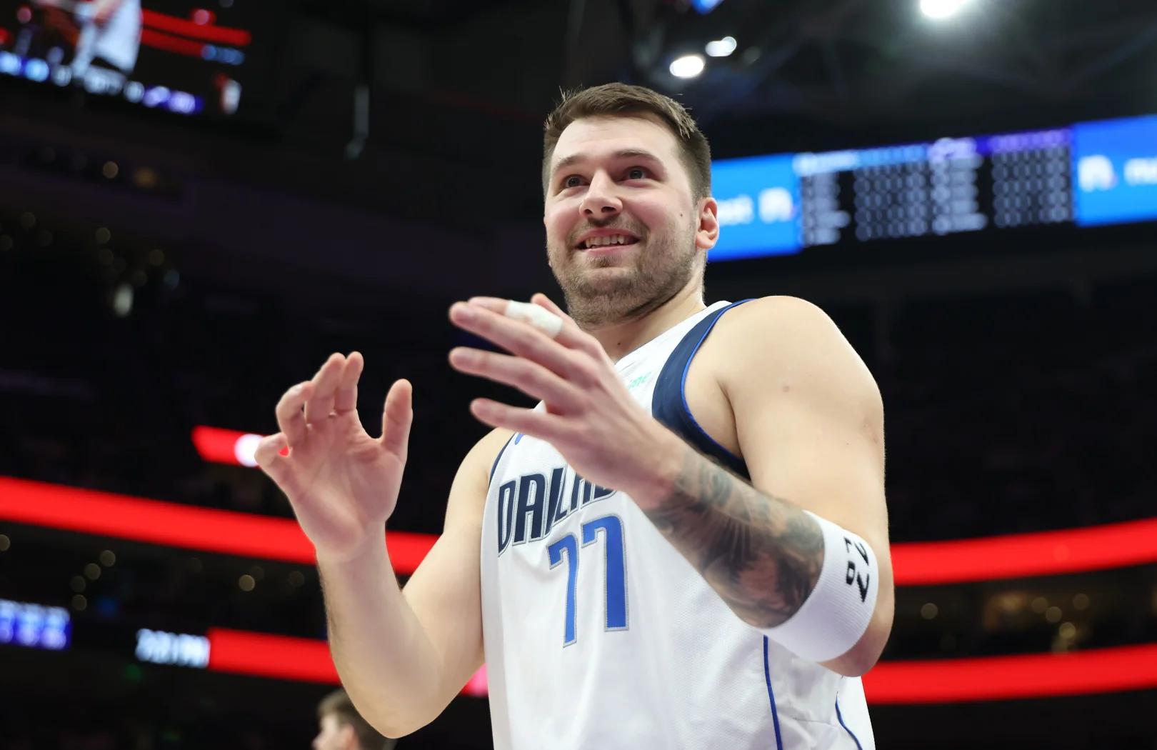 包含今夜达拉斯独行侠强势反弹——足总杯节点到来，更衣室稳定，球队文化再被提及的词条